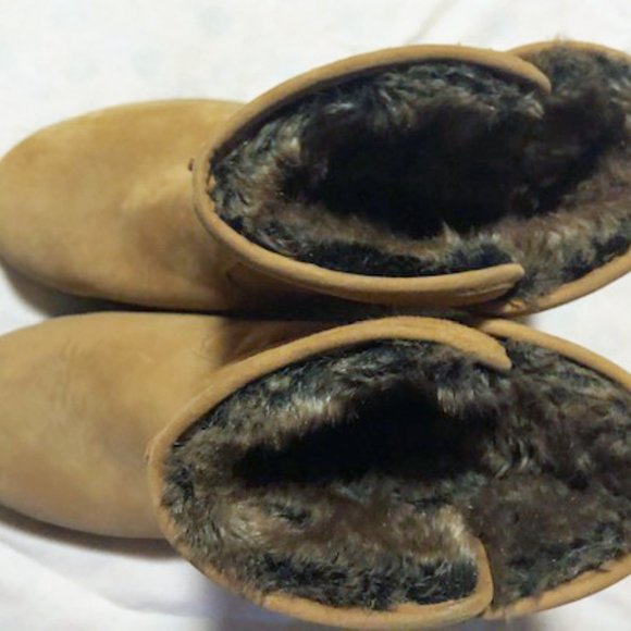 Columbia Suede Faux Fur Lined Boots - Picture 8 of 8